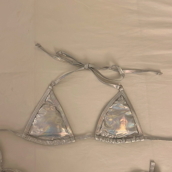 Bikini - Picture 3 of 3